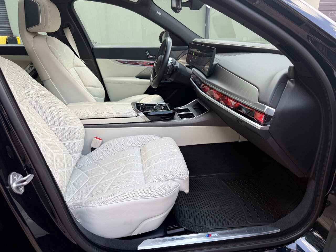 Used 2023 BMW 760i xDrive AWD/4WD image 17