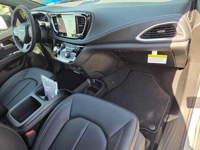 New 2026 Chrysler Pacifica Select FWD image 15