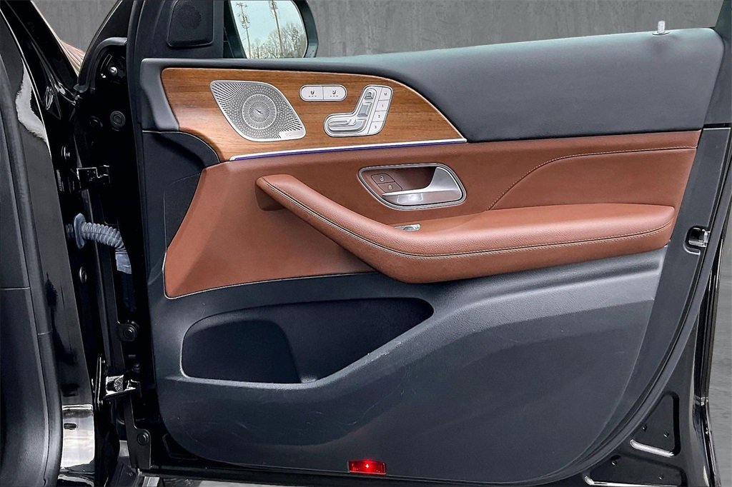 Used 2024 Mercedes-Benz GLS 450 4MATIC image 29