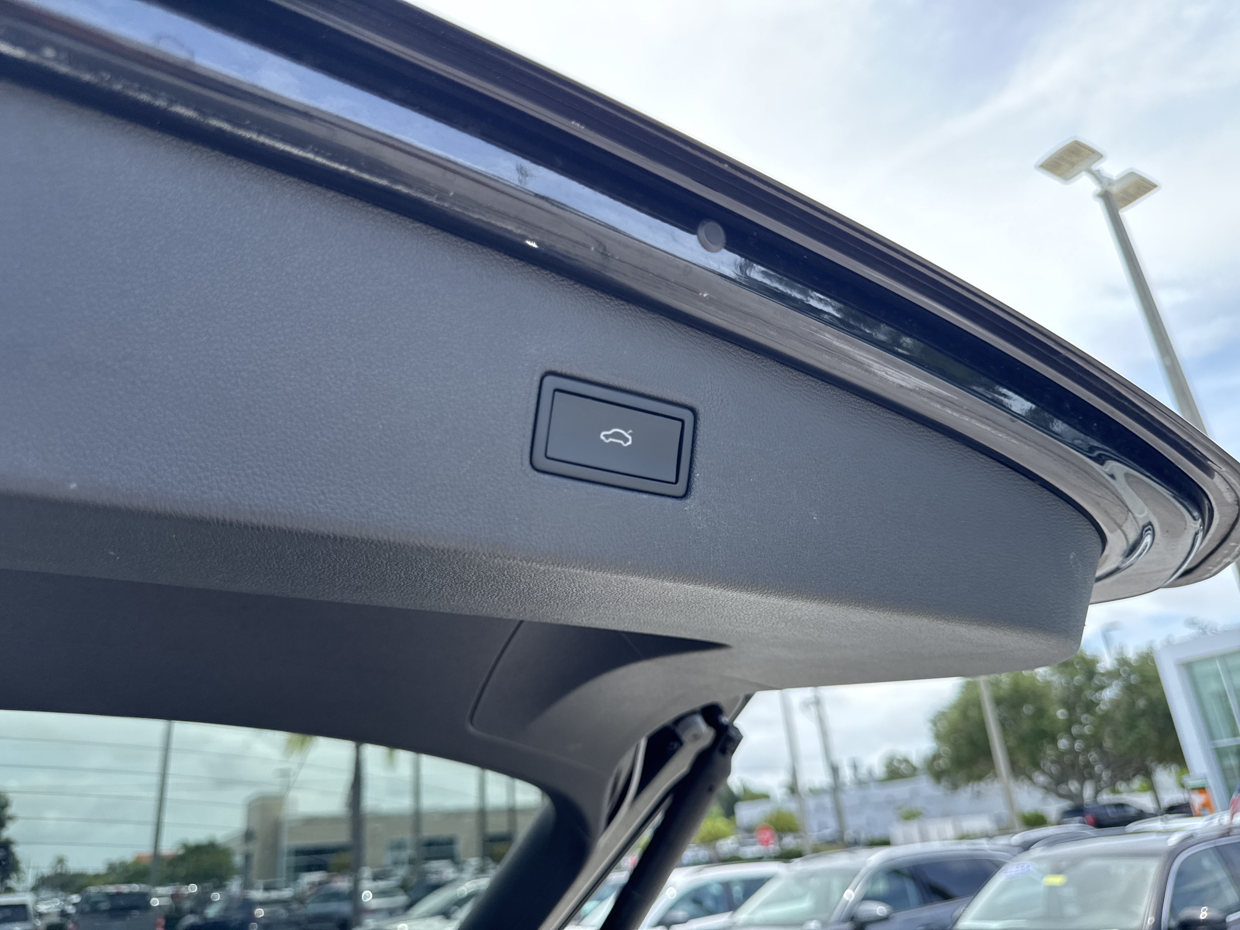 Used 2023 Volkswagen Tiguan SE FWD image 12