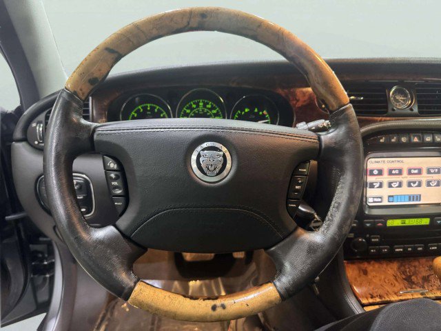 Used 2008 Jaguar XJ8 image 20