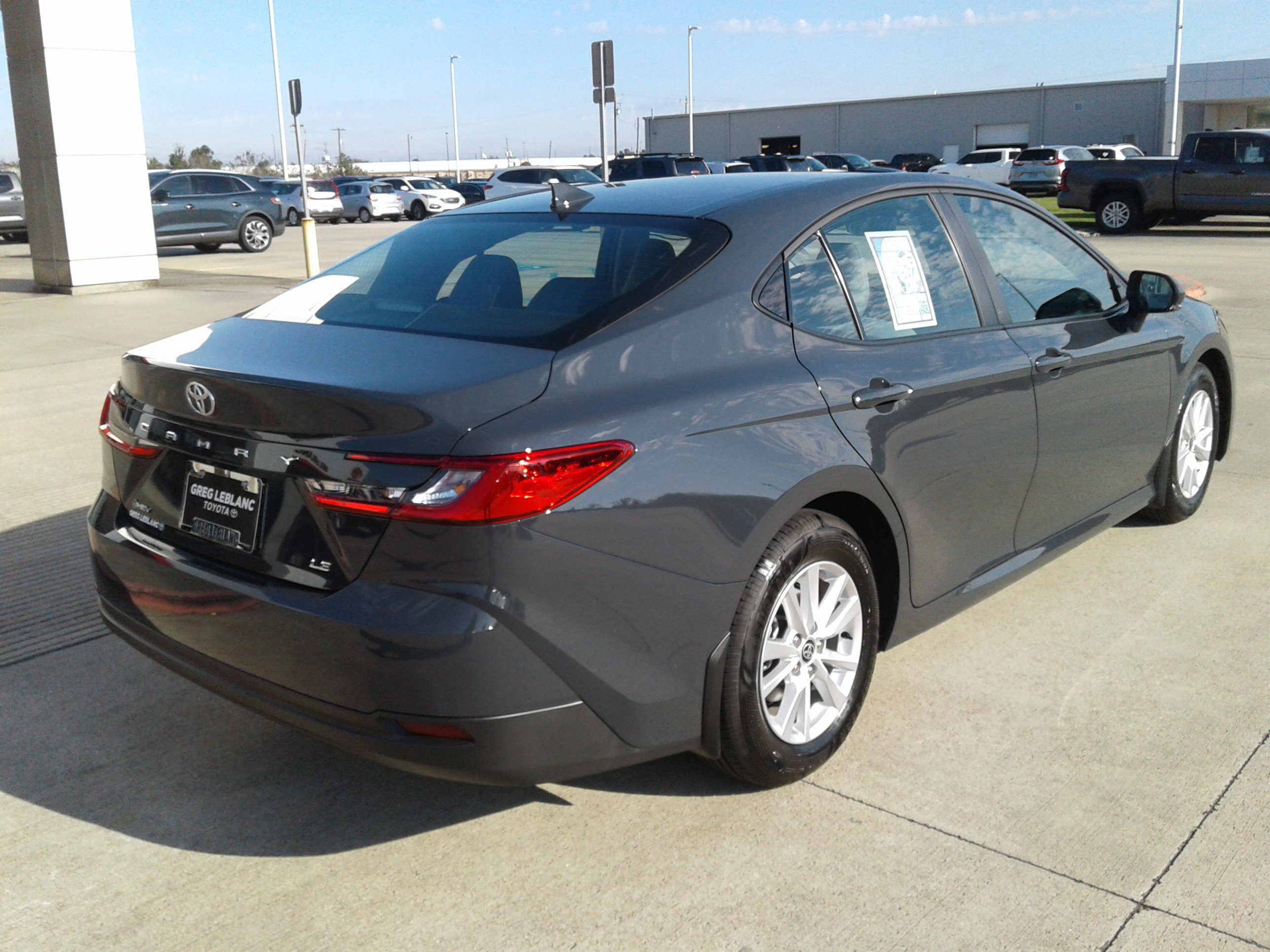 Used 2025 Toyota Camry LE image 7