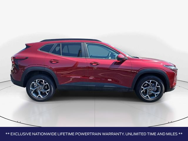 Used 2025 Chevrolet Trax LT w/ LT Convenience Package FWD image 3