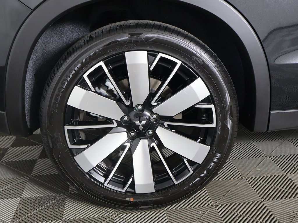 New 2025 Mitsubishi Outlander SE image 26