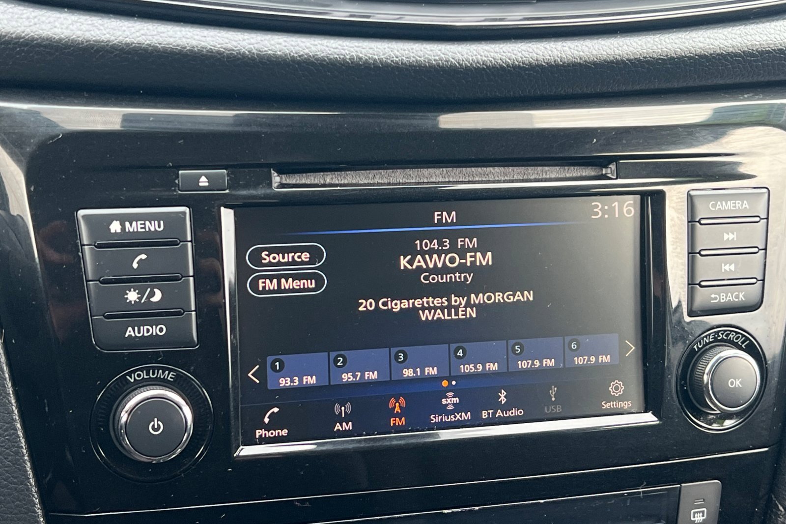 Used 2019 Nissan Rogue SV image 15