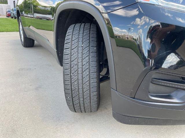 Used 2021 Chevrolet Traverse LS FWD image 17