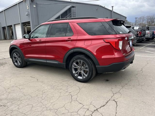 Certified 2022 Ford Explorer XLT w/ Equipment Group 202A image 6