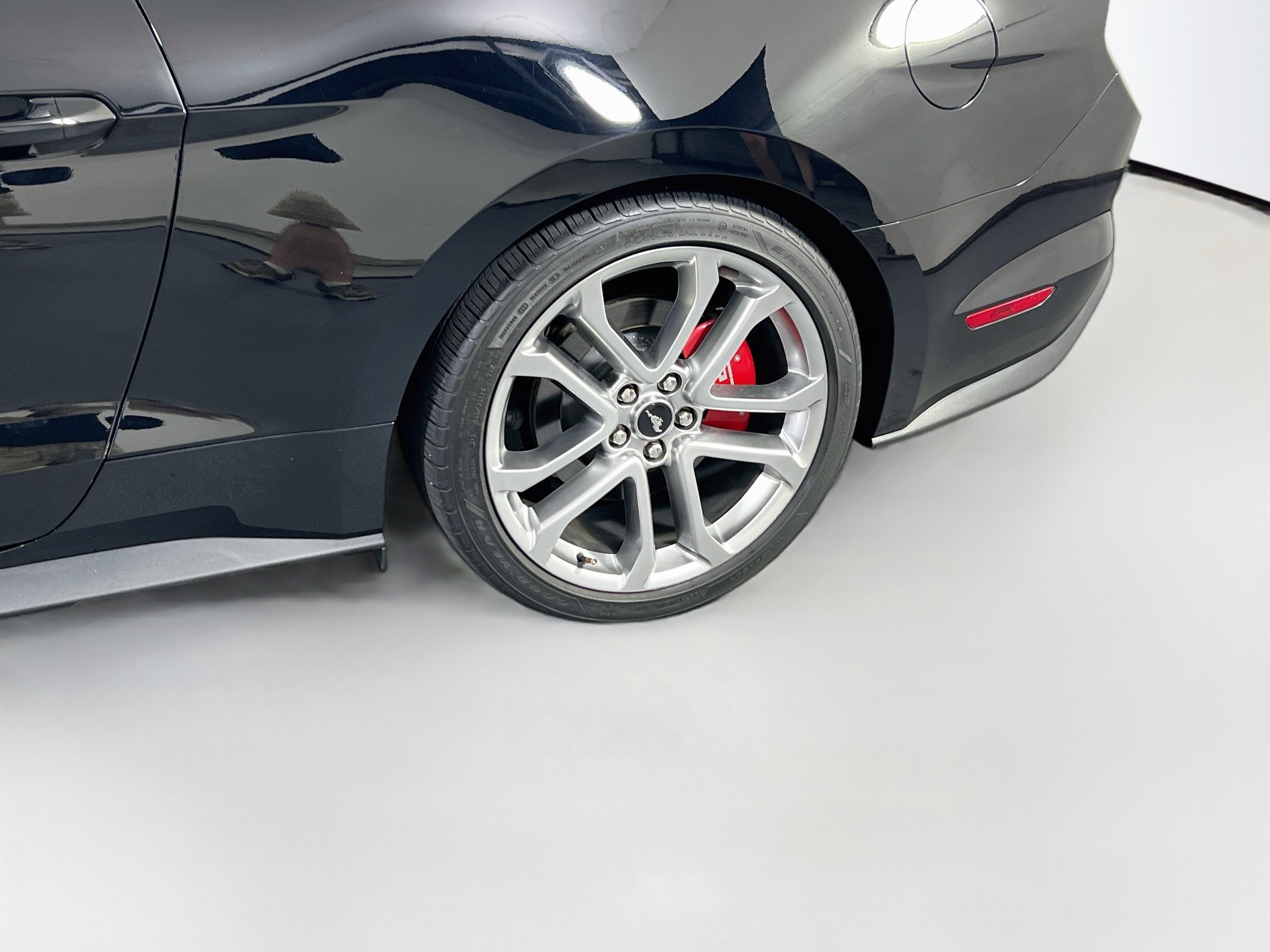 Used 2019 Ford Mustang GT Premium w/ Equipment Group 401A RWD image 30