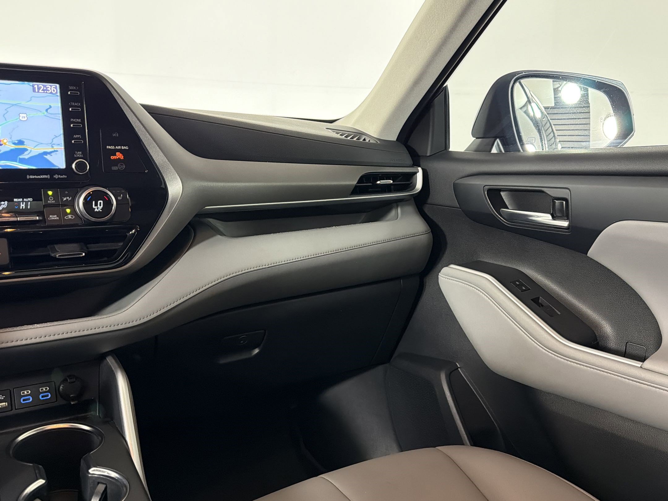 Used 2022 Toyota Highlander XLE image 28