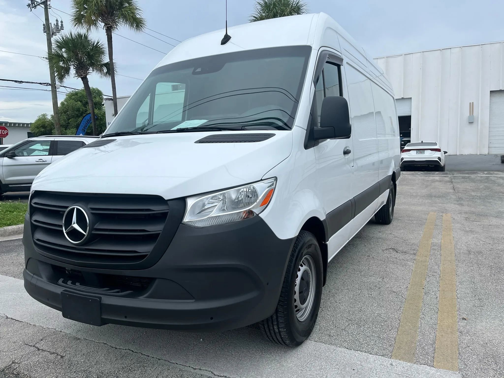 Used 2024 Mercedes-Benz Sprinter 2500 image 3