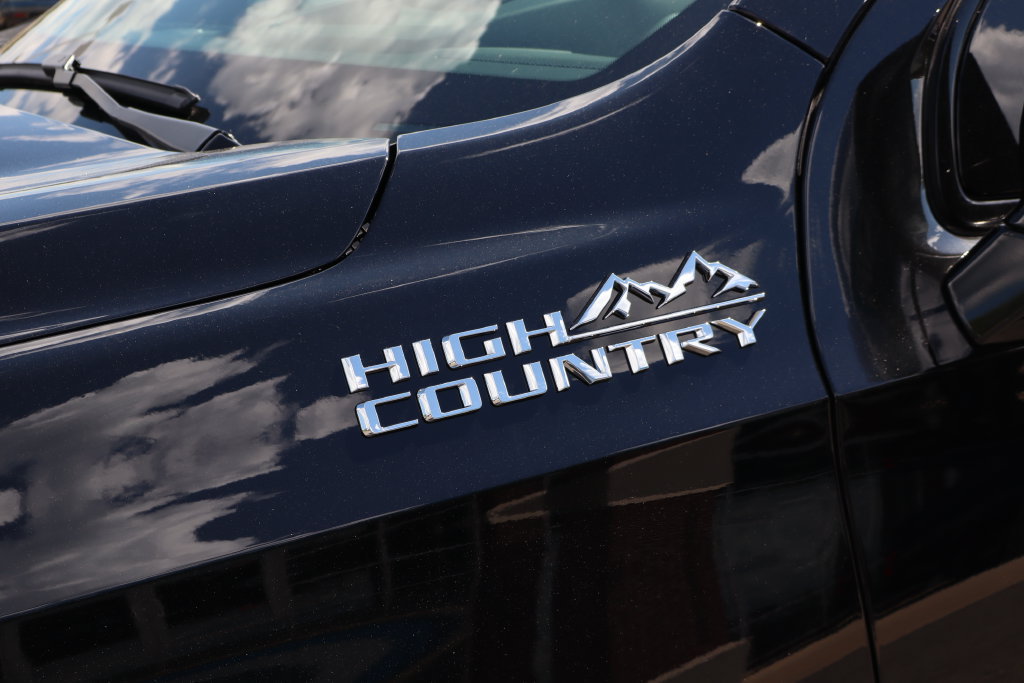 New 2026 Chevrolet Suburban High Country AWD/4WD image 11