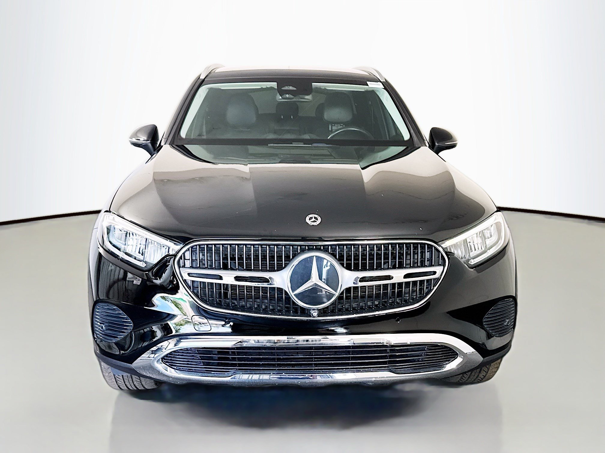 Used 2023 Mercedes-Benz GLC 300 4MATIC w/ Exclusive Trim Package image 2