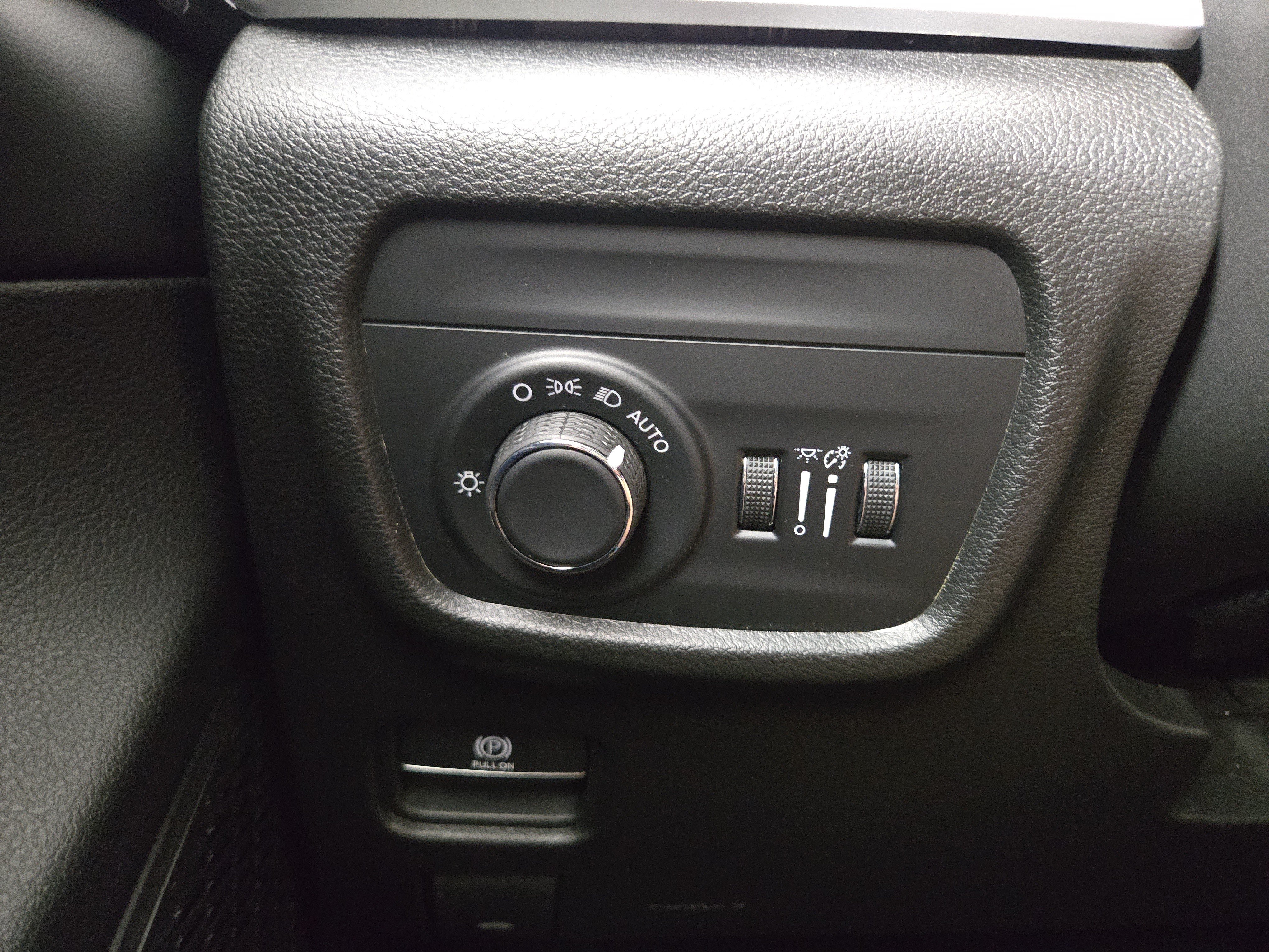 Used 2023 Jeep Grand Cherokee Laredo w/ Luxury Tech Group I AWD/4WD image 29