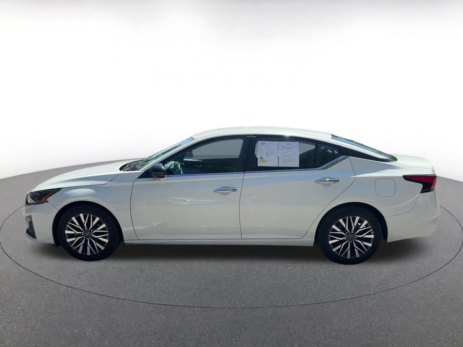 Used 2025 Nissan Altima 2.5 SV FWD image 7