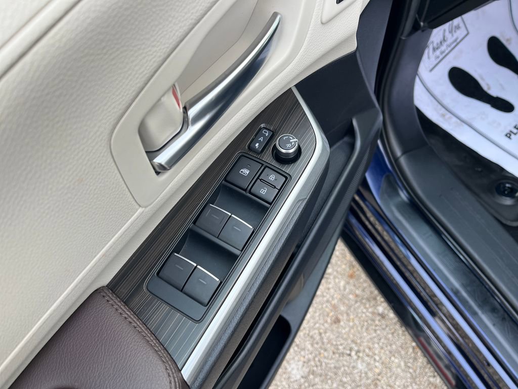 Certified 2022 Toyota Sienna Platinum image 13