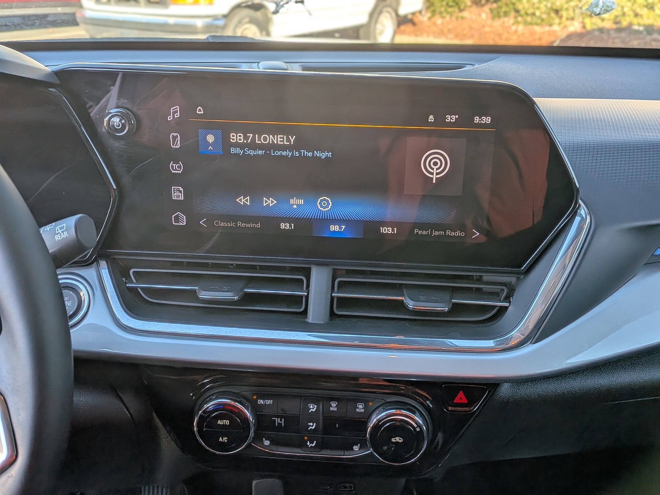 Certified 2025 Chevrolet Trax LT w/ LT Convenience Package image 26