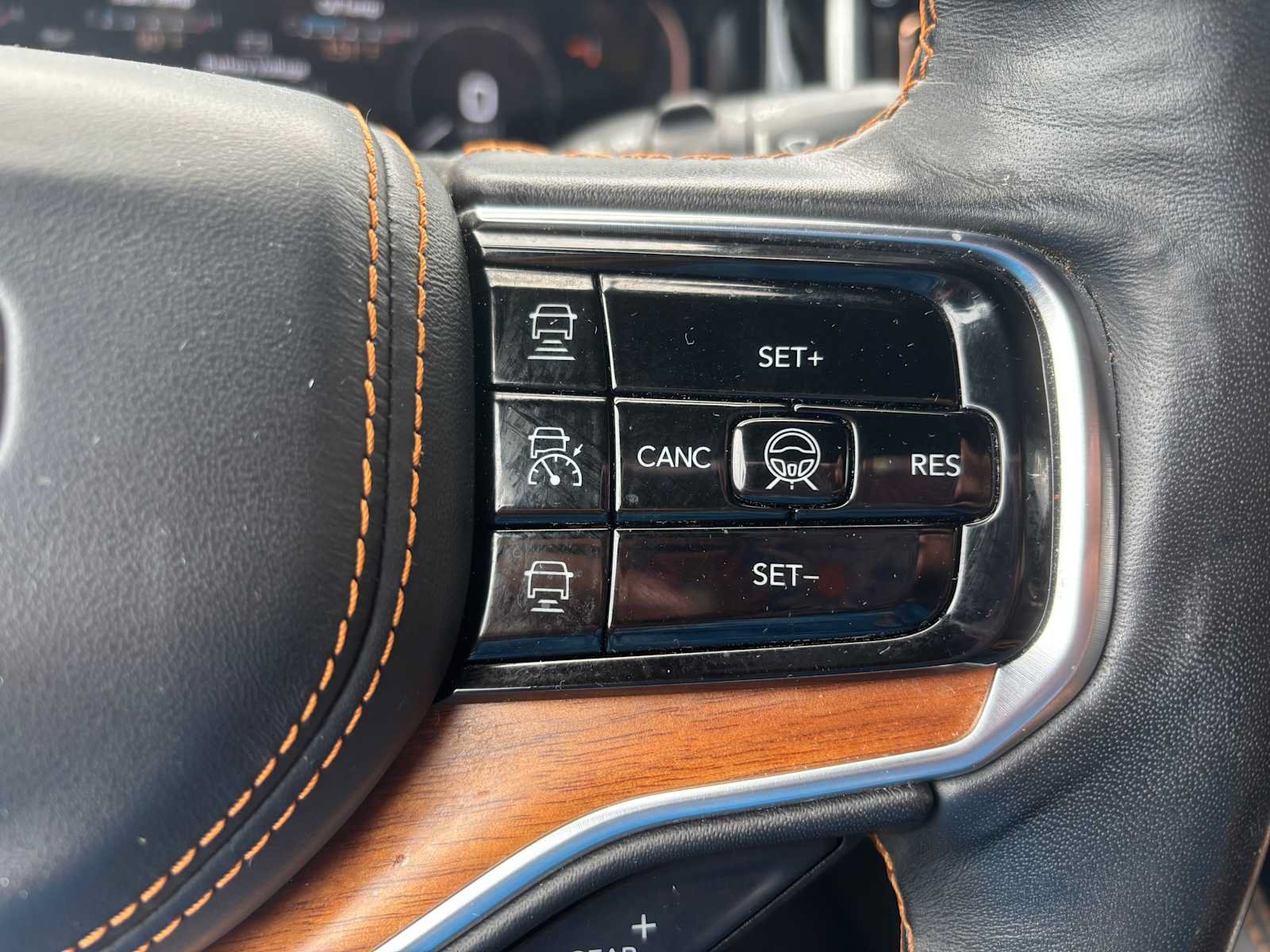 Used 2022 Jeep Grand Wagoneer Series III w/ Rear Seat Video Group 1 AWD/4WD image 27