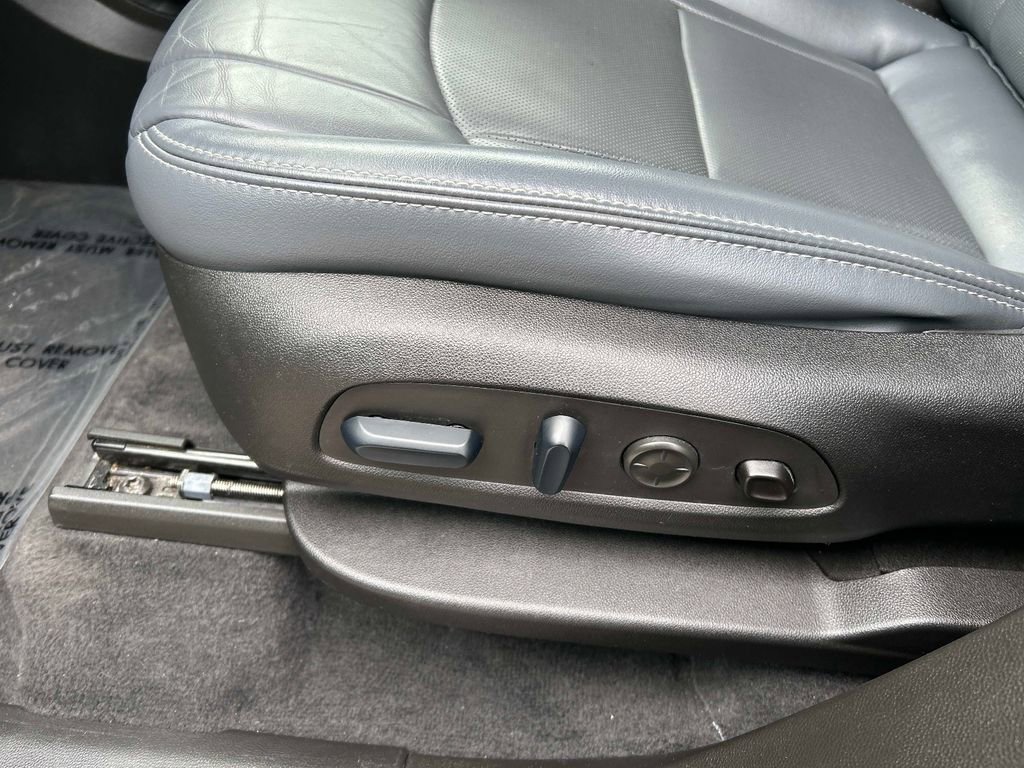 Used 2024 Buick Enclave Premium image 25