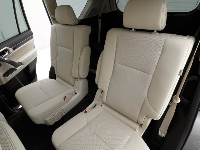Used 2022 Lexus GX 460 Premium w/ Accessory Package AWD/4WD image 19