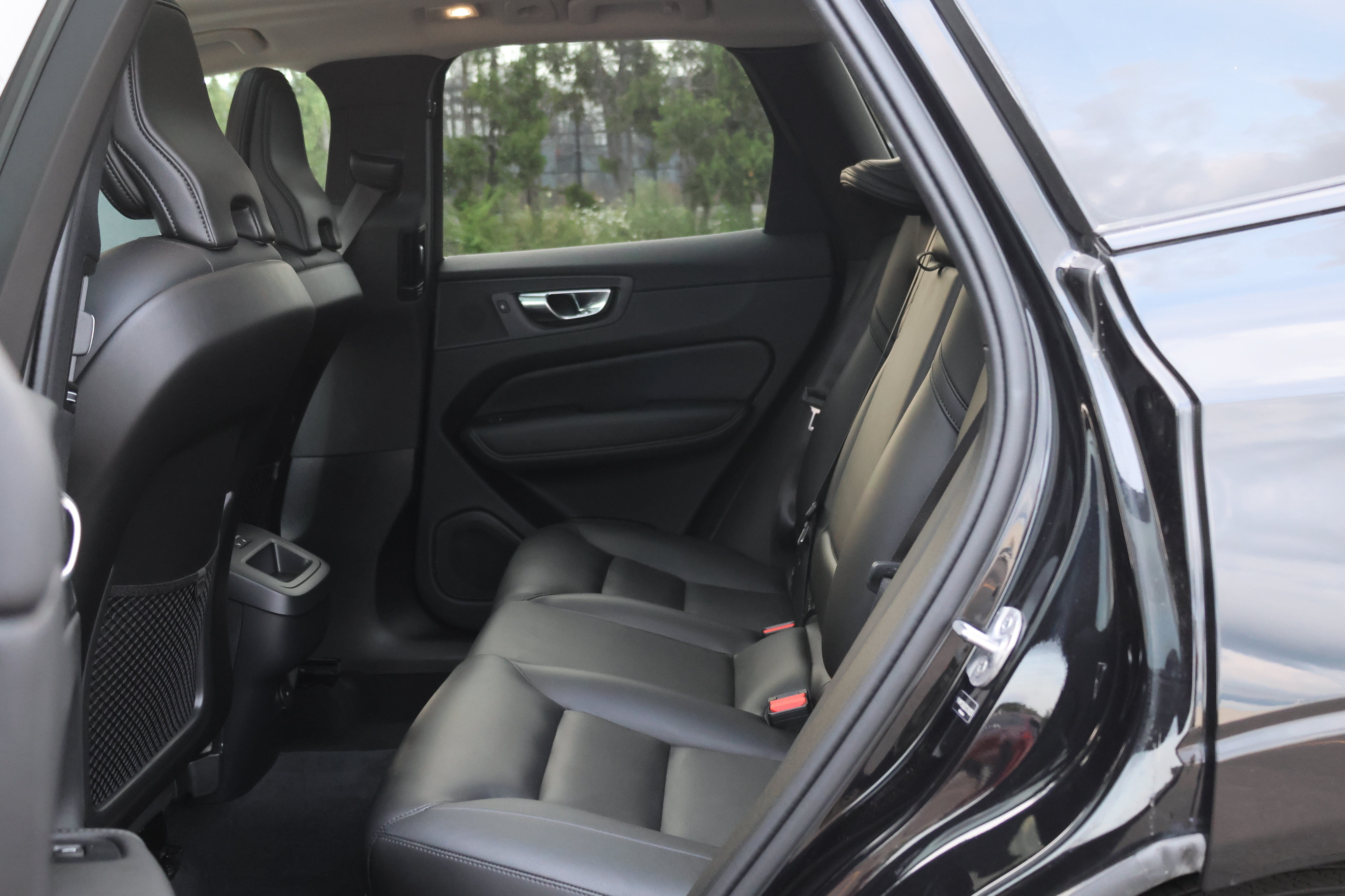 Used 2025 Volvo XC60 B5 Core AWD/4WD image 17