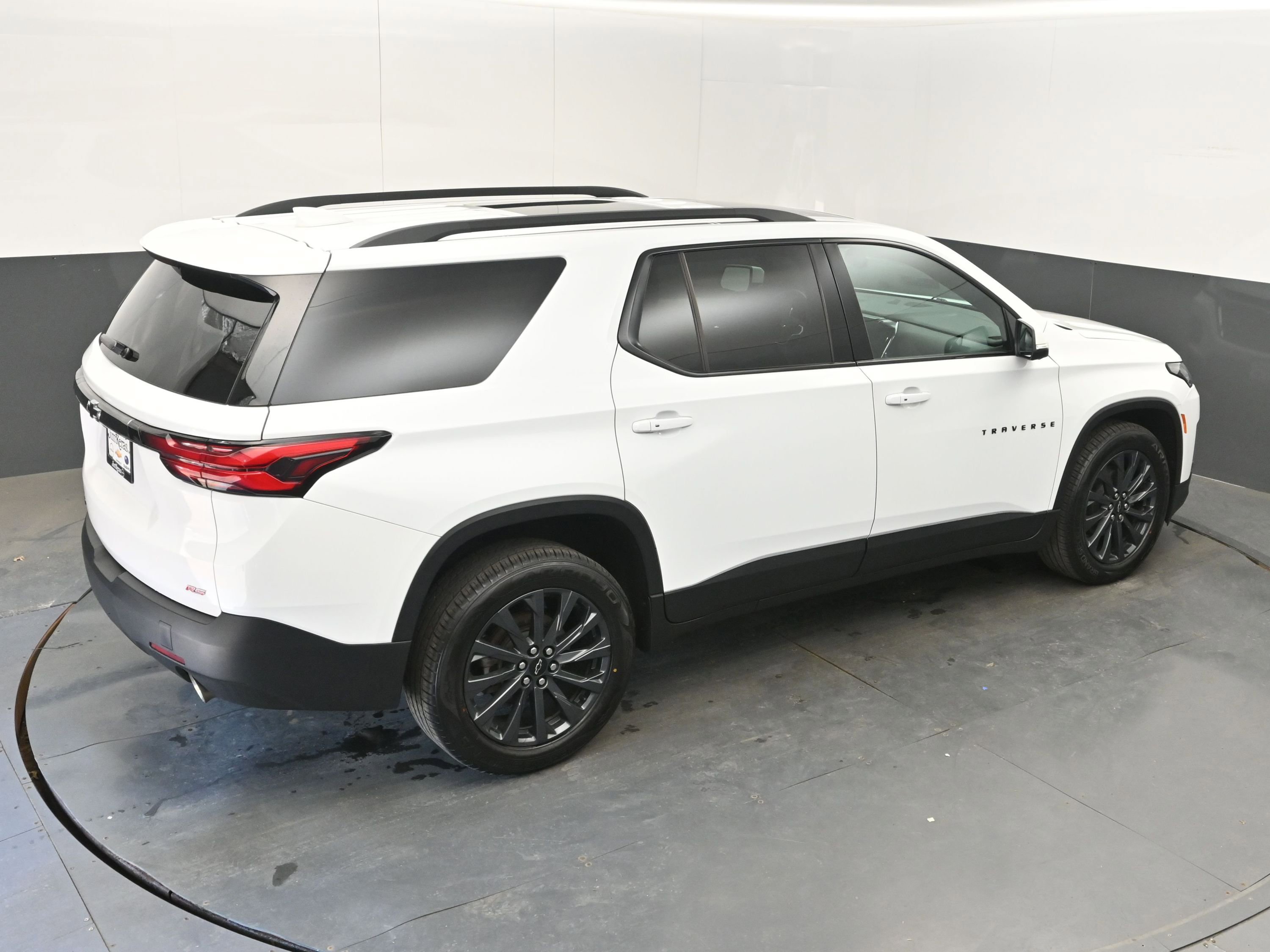 Used 2023 Chevrolet Traverse RS image 36