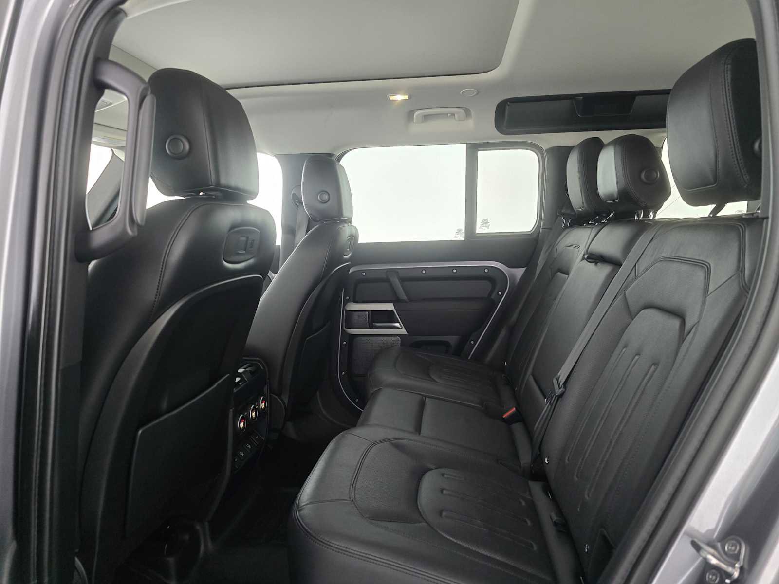 Used 2022 Land Rover Defender 110 SE image 15