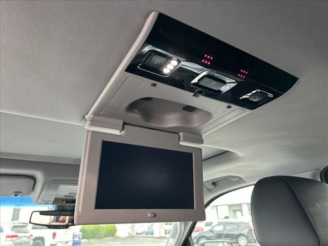 Certified 2018 Chevrolet Suburban Premier AWD/4WD image 14
