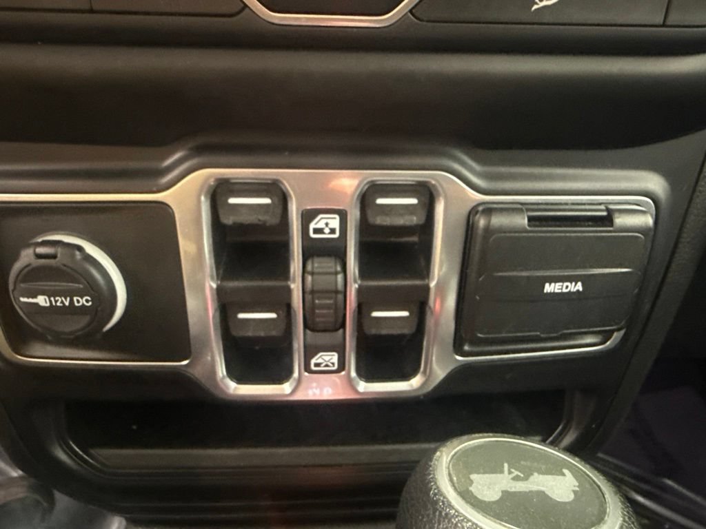 Used 2020 Jeep Wrangler Unlimited Sahara w/ Uconnect 4C Nav & Sound Group AWD/4WD image 30