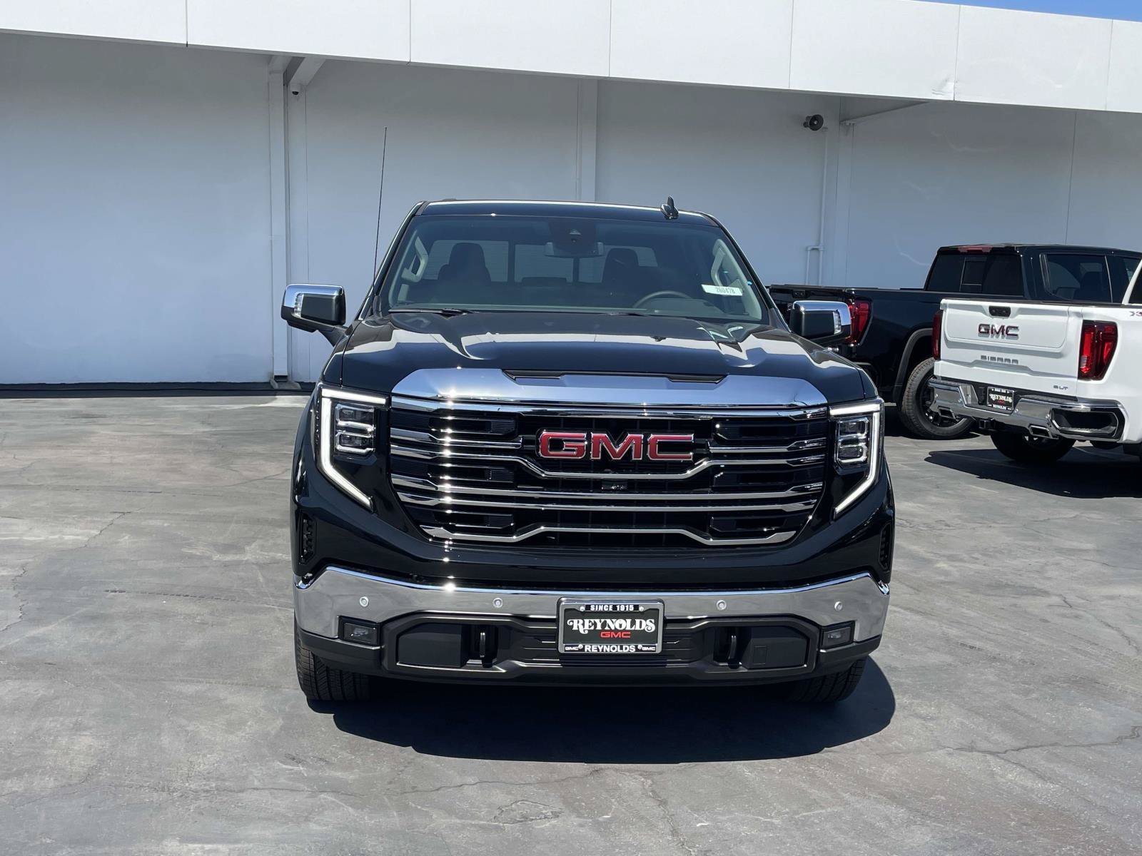New 2026 GMC Sierra 1500 SLT w/ SLT Premium Package AWD/4WD image 2