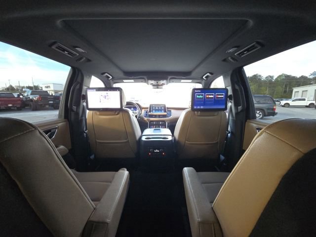 Used 2023 Chevrolet Tahoe Premier w/ Advanced Technology Package RWD image 23