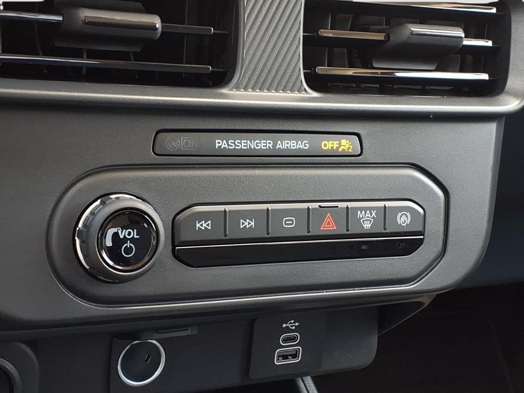 Used 2026 Ford Maverick XLT w/ Equipment Group 301A AWD/4WD image 16