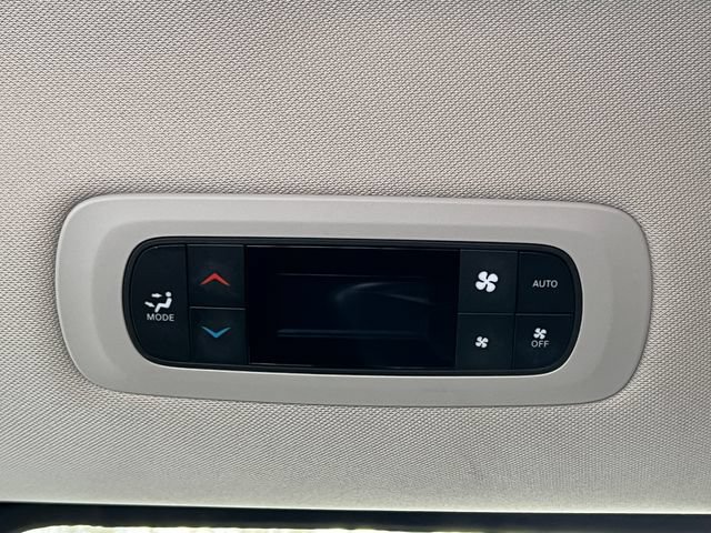 Used 2024 Chrysler Pacifica Touring-L FWD image 34