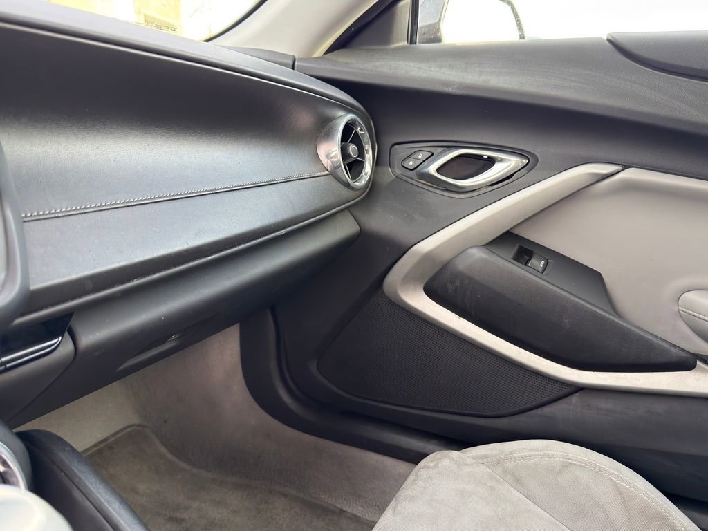 Used 2018 Chevrolet Camaro LT w/ RS Package image 28