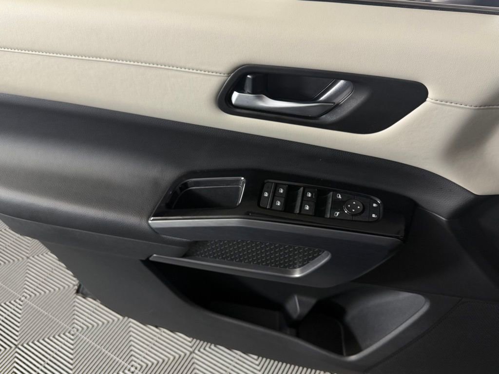 Used 2023 Nissan Pathfinder SL w/ SL Premium Package image 24