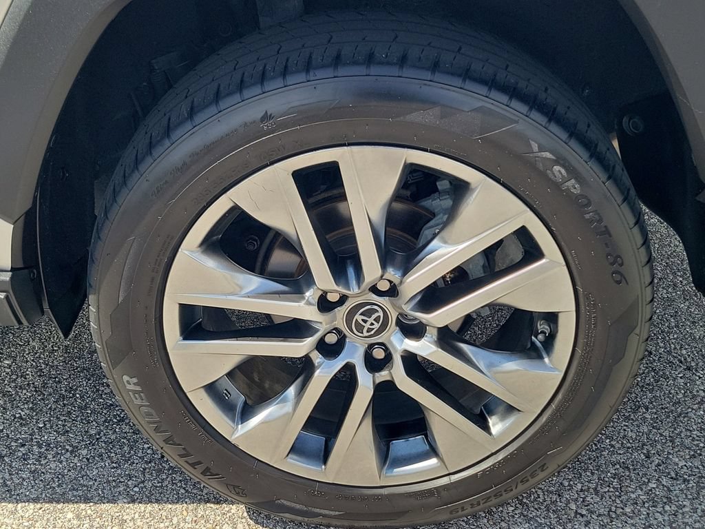 Used 2019 Toyota RAV4 Limited w/ Cold Weather Package FWD image 11