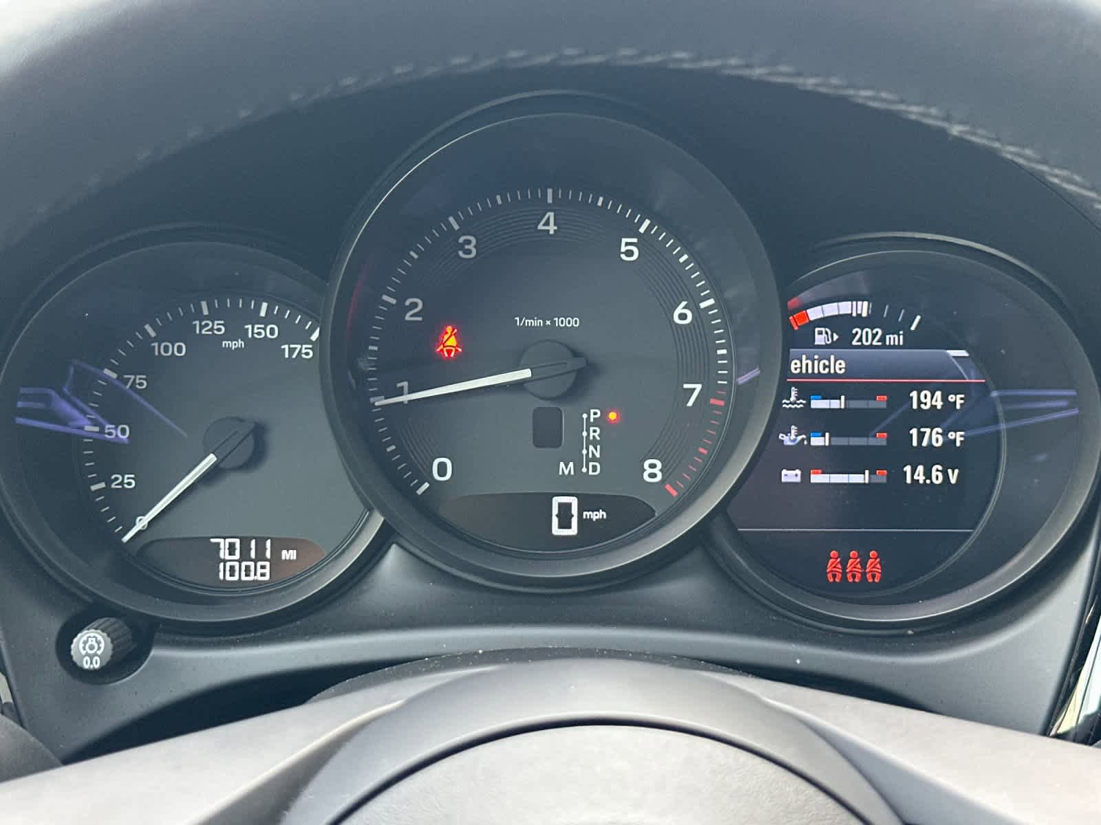 Certified 2025 Porsche Macan AWD/4WD image 28