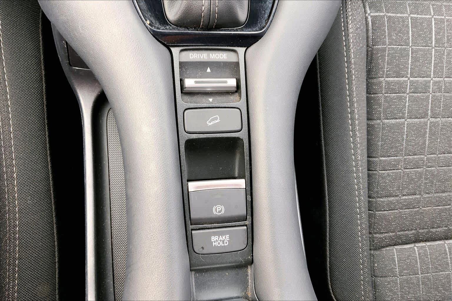 Used 2025 Honda HR-V LX image 35