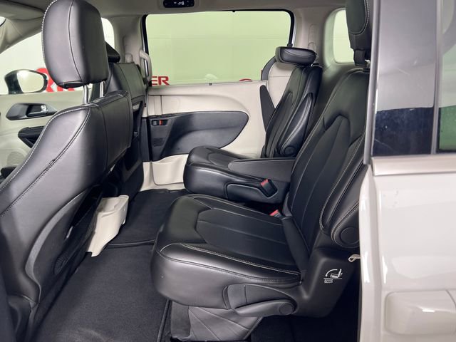 Used 2024 Chrysler Pacifica Touring-L image 26