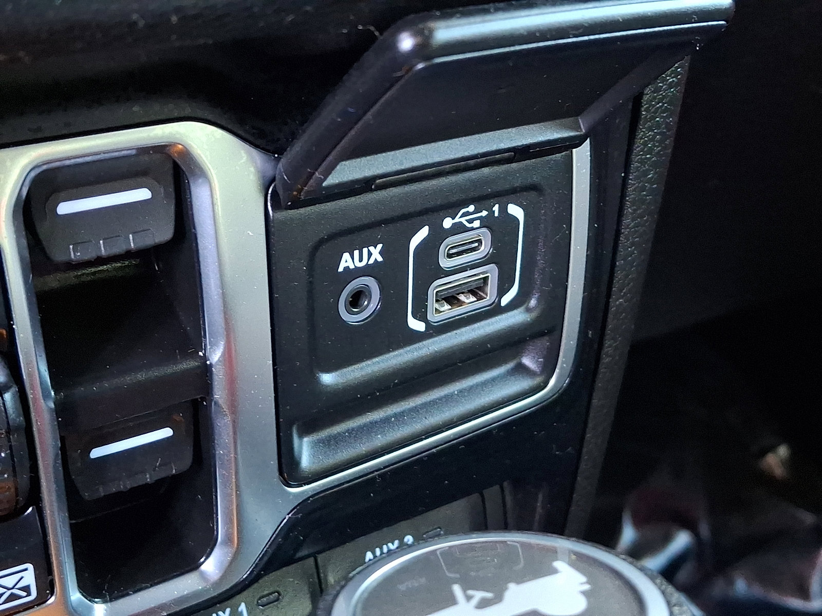 Used 2024 Jeep Wrangler Unlimited Sport image 29