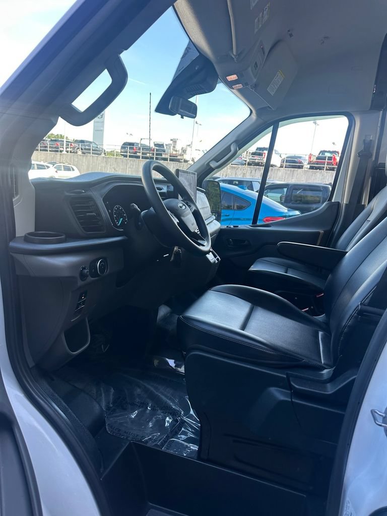 Used 2023 Ford E-Transit Medium Roof RWD image 11