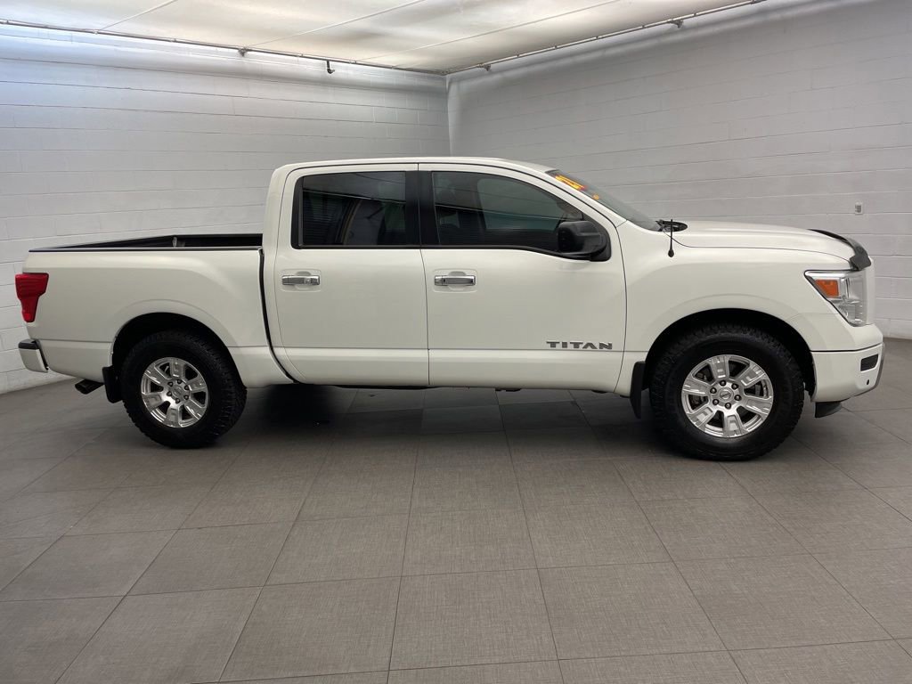 Used 2021 Nissan Titan SV w/ SV Convenience Package RWD image 3