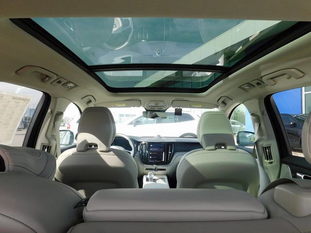 New 2024 Volvo XC60 T8 Ultimate w/ Climate Package image 12