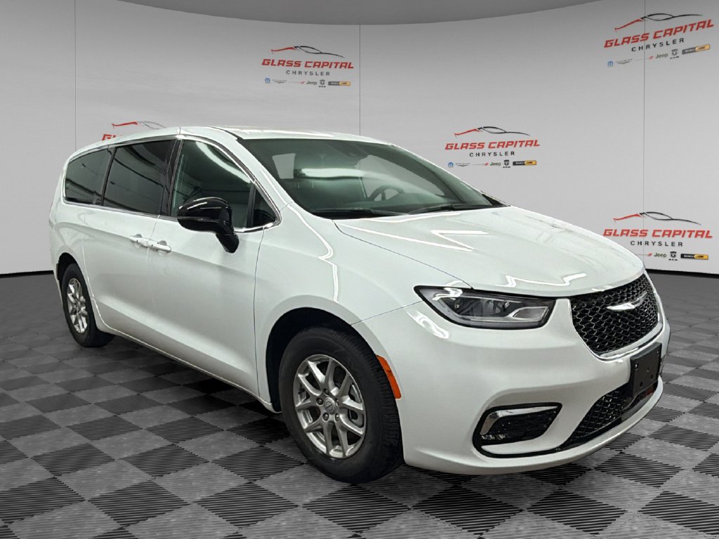 Used 2026 Chrysler Pacifica Select FWD image 1