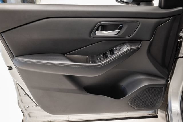 Used 2025 Nissan Rogue SV FWD image 8