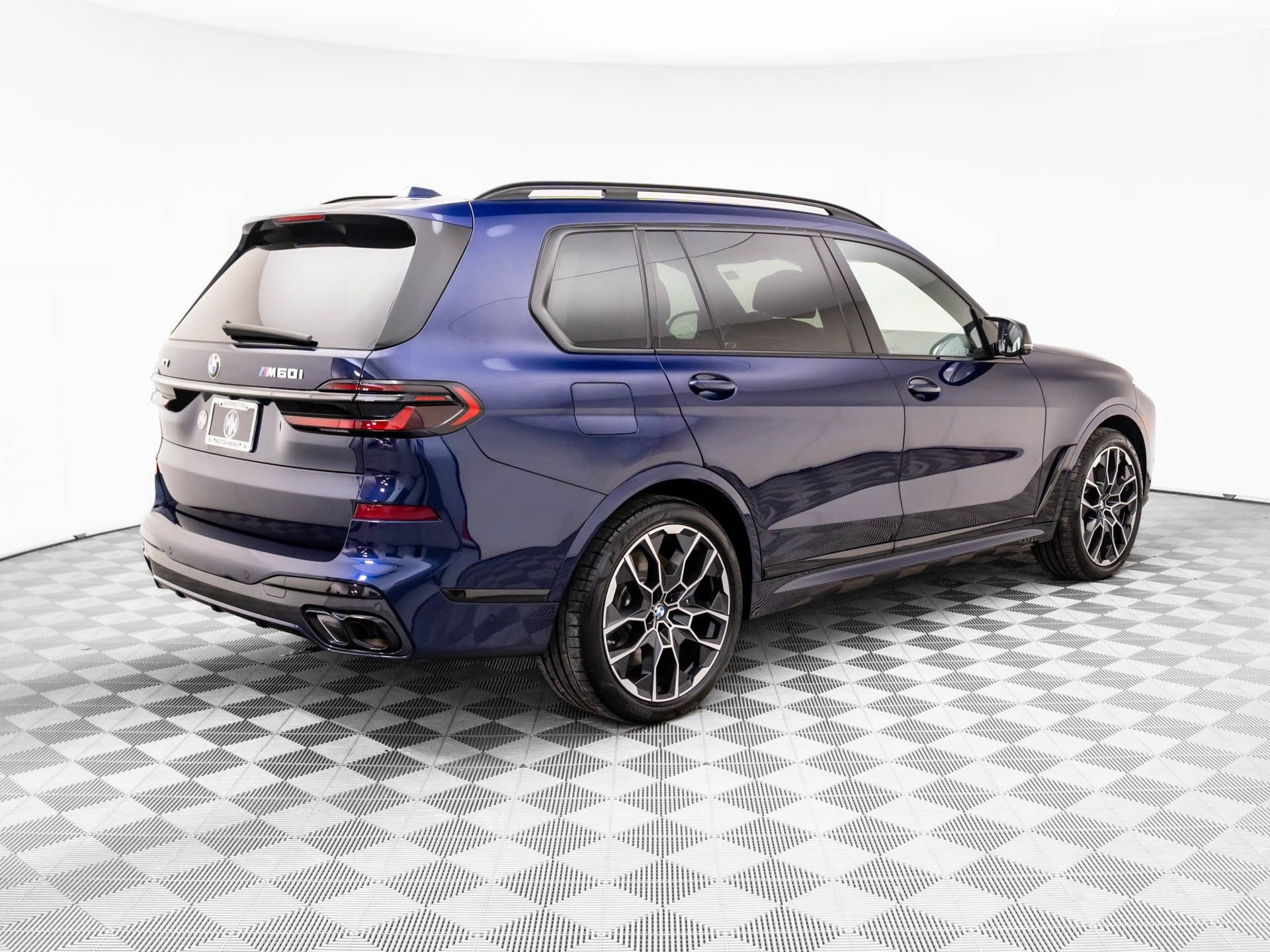 Used 2025 BMW X7 M60i image 5