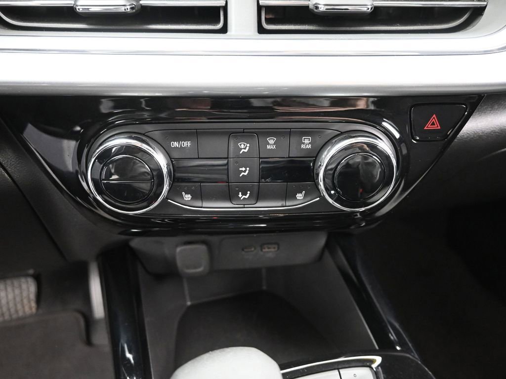 Certified 2024 Chevrolet Trax LT w/ Driver Confidence Package image 18