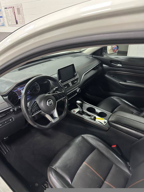 Used 2019 Nissan Altima 2.5 SR FWD image 2