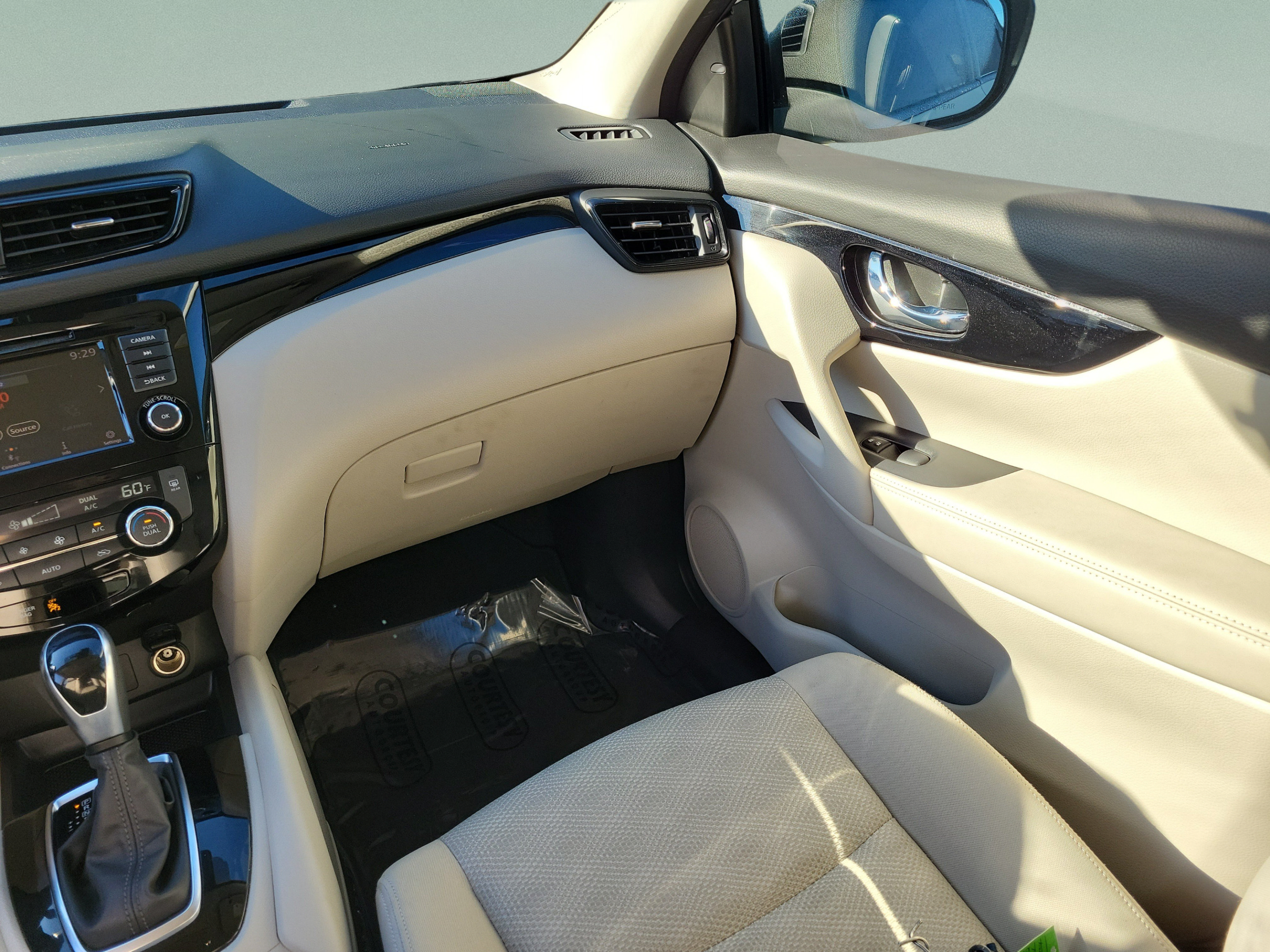 Used 2020 Nissan Rogue Sport SV FWD image 11