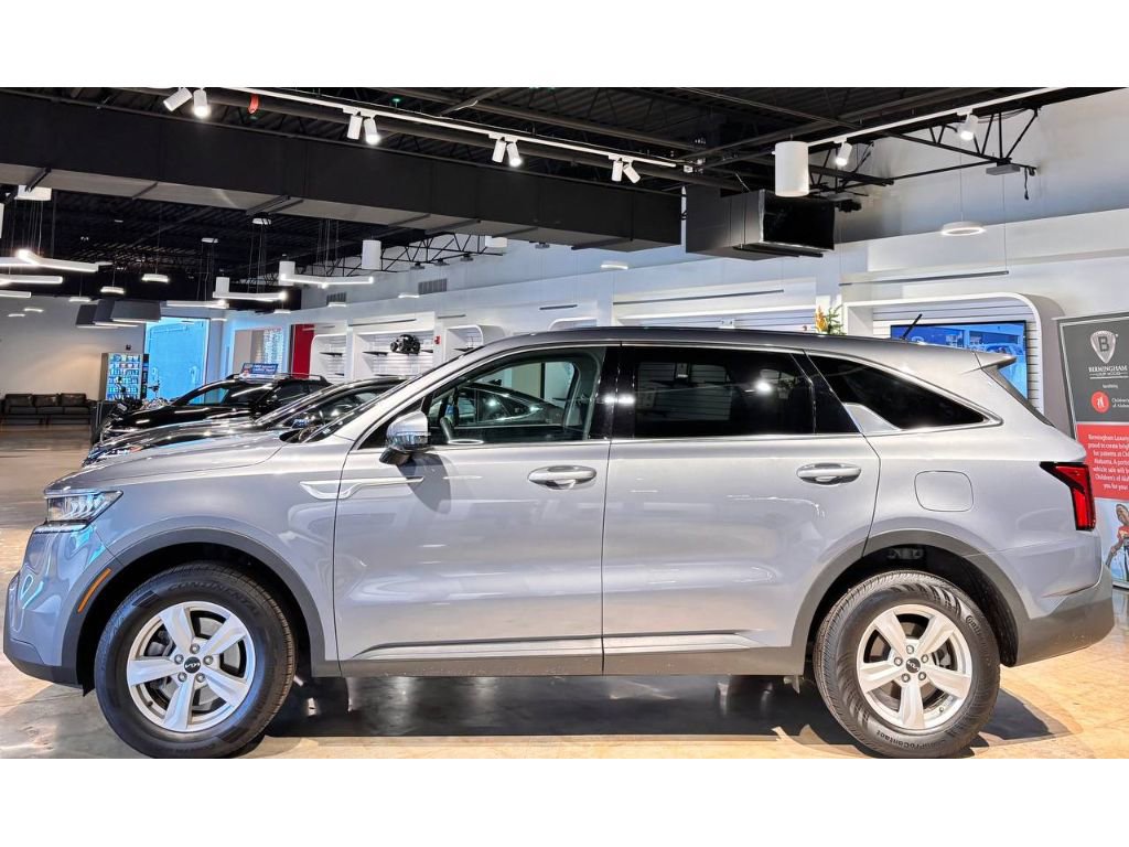 Used 2023 Kia Sorento LX AWD/4WD image 5