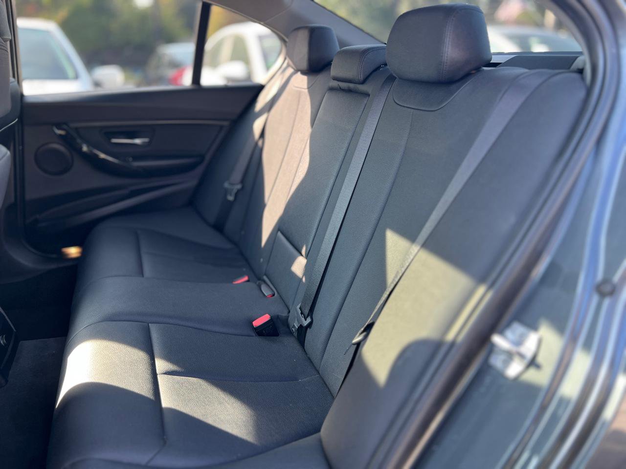 Used 2018 BMW 320i xDrive Sedan image 32